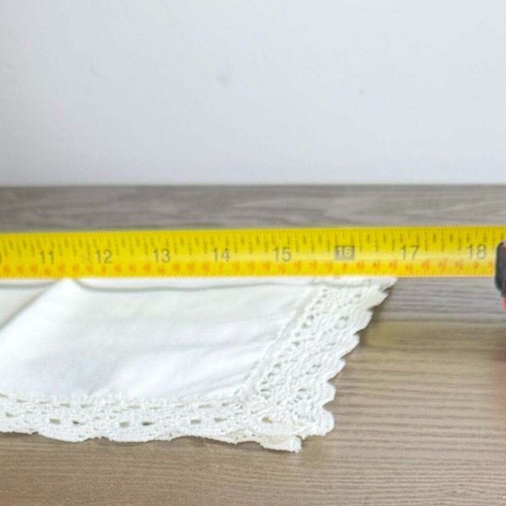 Vintage Ivory Linen Napkins Set of 4 | Crochet Lace Trim Cottagecore Table - Picture 7 of 7